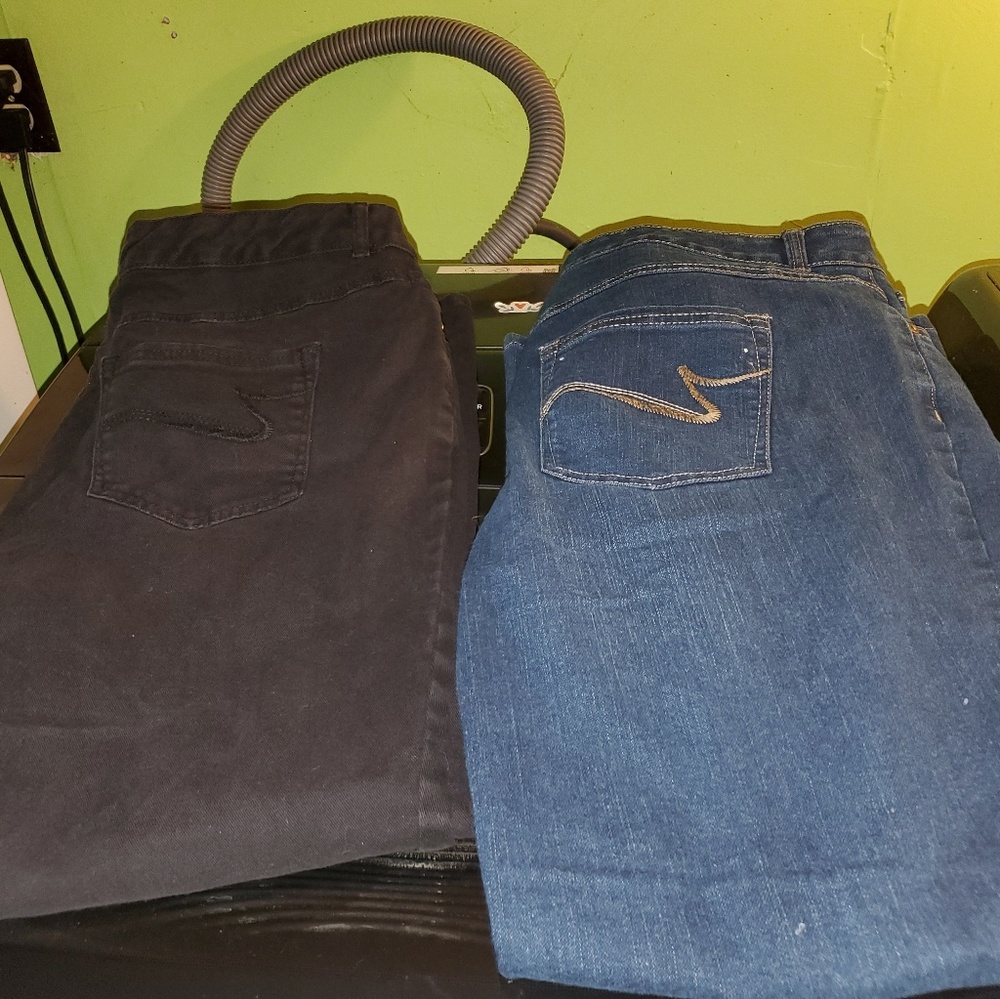 2 pairs just my size Jean's read description